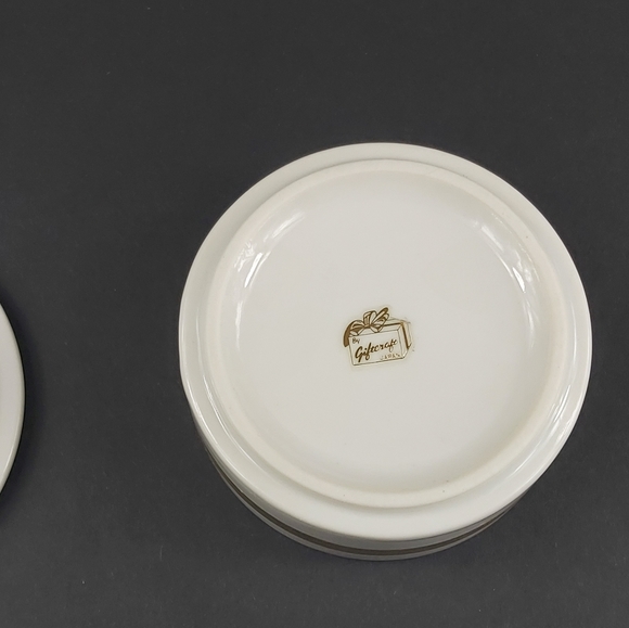 - Giftcraft Japan goldtone birds ceramic trinket box (Z13) - Picture 3 of 9